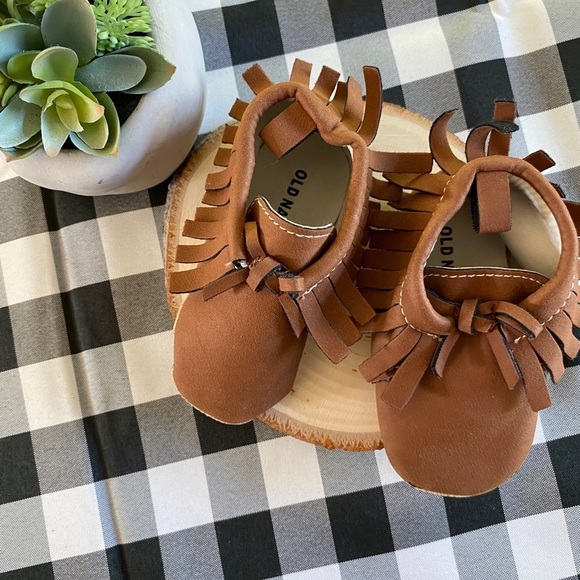 Old Navy faux baby Mocs - Picture 1 of 6